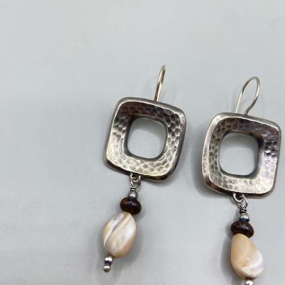Silpada Hammered Silver Mother of Pearl Earrings - Picture 4 of 6